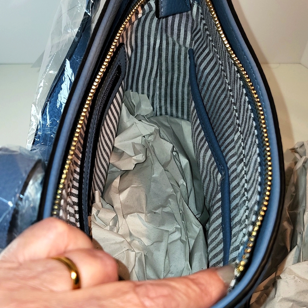 NEW●●Naturalizer Bucket Crossbody - Picture 7 of 9